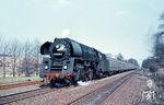 01 0526 hat mit D 200 aus Leipzig bei Hönebach soeben die deutsch-deutsche Grenze überschritten und fährt dem nächsten Halt in Bebra entgegen. (12.04.1971) <i>Foto: Robin Fell</i>