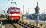 Die Ende 1965 als E 42 065 beim Bw Halle P in Dienst gestellte 242 065 in ihrer Heimatstadt. 1995 wurde sie als 142 065 ausgemustert. (1976) <i>Foto: Karsten Risch</i>
