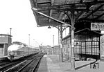 VT 175 006 als Sonderzug zur Leipziger Messe bei der Durchfahrt durch den Bahnhof Berlin-Charlottenburg.  (09.1979) <i>Foto: Karsten Risch</i>
