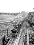 03 2207 (Bw Oebisfelde) bewältigt bei Oebisfelde mit P 6454 aus Magdeburg den Anstieg über den Mittellandkanal, aus dessen Brücke das Bild entstand. (07.1980) <i>Foto: Joachim Schmidt</i>