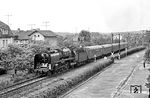 Während des dreiwöchigen Jubiläums "50 Jahre Baureihe 03" in der Rbd Magdeburg wurde auch 01 2137 des Bw Halberstadt wieder planmäßig eingesetzt. Vom Balkon des Hauses an der Bahnhofstraße 10 wurde der P 8456 aus Magdeburg bei der Einfahrt nach Thale aufgenommen. (13.07.1980) <i>Foto: Joachim Schmidt</i>