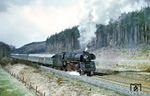 Ein paar Meter weiter hatte das Personal die Erfurter 01 533 vor dem D 207 auf der Steigung von Bebra nach Hönebach zur innerdeutschen Grenze wieder im Griff. (27.03.1970) <i>Foto: Robin Fell</i>