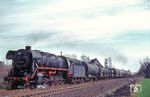 Auf dem Berliner Außenring südöstlich des Karower Kreuzes befördert 44 0452 vom Bw Eberswalde einen leeren Kesselwagenzug für Stendell. (18.04.1976) <i>Foto: Helmut Dahlhaus</i>