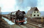 44 0504 (Bw Sangerhausen) mit einem Güterzug auf der Rampe nach Blankenheim. Die Bewohner des einst schmucken Gebäudes an der Blankenheimer Rampe hatten sicher ihr Haus verlassen, weil ihnen das nervtötende Gejaule der immer zahlreicher auftretenden "Staubsauger" aus Lugansk/Woroschilowgrad auf den Geist gegangen war... (24.03.1978) <i>Foto: Helmut Dahlhaus</i>