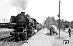Die Neubrandenburger 52 6144 (BMAG, Baujahr 1943) wartet vor dem P 9158 nach Friedland (Meckl) im Bahnhof Neubrandenburg. (18.08.1966) <i>Foto: Gerd Wolff</i>