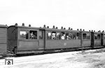 Den Höhepunkt auf dem Sektor der Personenwagen bei der MPSB stellten die 1913 gelieferten sogenannten Pullman-Wagen von der Waggonfabrik Wismar dar. Diese acht Wagen setzten völlig neue Maßstäbe im Reisekomfort und wurden auf dem gesamten Streckennetz eingesetzt. Zur Deutschen Reichsbahn gelangten noch sieben Wagen. Bis zur Betriebseinstellung bildeten sie das Rückgrat im Reiseverkehr. Hier der Wagen Nr. 900-104 im P 9193 in Ramelow Dorf. (18.08.1966) <i>Foto: Gerd Wolff</i>