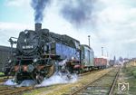 641212 macht sich beim Rangieren in Kalbe (Milde) nützlich. (04.1974) <i>Foto: Karsten Risch</i>