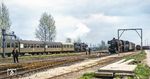 Ein Personenzug mit 52 5191 vom Bw Salzwedel begegnet im Bahnhof Hohenwulsch der dort rangierenden 52 5758. (04.1974) <i>Foto: Karsten Risch</i>