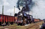 52 5448 (Bw Engelsdorf) fährt mit einem Nahgüterzug nach Eilenburg aus dem Rangierbahnhof Engelsdorf. (09.1986) <i>Foto: Andreas Höfig</i>