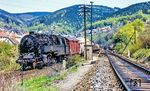 Der Dg 55445 mit 95 0043 am Zugschluss erreicht den Spitzkehrenbahnhof Rauenstein (Thür). Rechts wartet 119 003, die den P 18019 nach Eisfeld bringen wird. (11.05.1980) <i>Foto: Karsten Risch</i>
