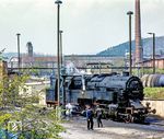 Nach Ankunft des Dg 55445 in Sonneberg ergänzt 95 0016 im dortigen Bw ihre Wasservorräte. (05.1980) <i>Foto: Karsten Risch</i>
