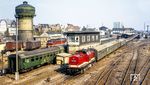 DR 112 528 (ex 110 528, LEW, Baujahr 1973) verlässt mit einem Personenzug den Bahnhof Nordhausen. (1982) <i>Foto: Karsten Risch</i>