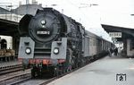 01 0526 (Bw Erfurt) vor dem rein aus DB-Silberlingen (Bn-Wagen) gebildeten D 1099 nach Leipzig in Bebra. (1972) <i>Foto: Dr. Steinke</i>