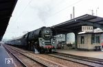 01 0532 beschleunigt den D 217 nach Berlin aus dem Bahnhof Bebra. (1972) <i>Foto: Dr. Steinke</i>
