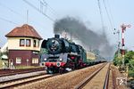 03 1010 mit Sonderzug D 26182 auf dem Weg in die Niederlande bei der Durchfahrt im Bahnhof Velpe (Westf) zwischen Osnabrück und Ibbenbüren. (05.07.1989) <i>Foto: Wolfgang Bügel</i>