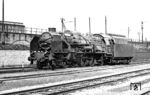 07 1001 der Deutschen Reichsbahn war eigentlich eine französische Dampflok der PO Serie 3500 (PO 3557, Baujahr 1912, ab 1934 PO-Midi 231-457, ab 1935 NORD 3.1188, ab 1938 SNCF 2-231 E 18), die nach dem Zweiten Weltkrieg auf dem Gebiet der Deutschen Reichsbahn verblieben war. Da sie über ein gutes Lauf- und Leistungsverhalten verfügte und darüber hinaus ein gut durchgebildetes Heißdampf-Verbundtriebwerk besaß, wurde sie in das Versuchsprogramm von Hans Wendler zur Feuerung mit Kohlenstaub aus Braunkohle aufgenommen und im Jahre 1952 auf Kohlenstaubfeuerung umgebaut. Ihr ursprünglicher Tender wurde hinter 18 314 weiterverwendet. Während der Versuchsfahrten war die Lokomotive mit einem Kohlenstaub-Wannentender der Baureihe 58.10 gekuppelt. Für den Betriebseinsatz im Schnellzugdienst zwischen Dresden und Berlin erhielt sie den Kohlenstaubtender (Umbau eines 2'2' T34-Einheitstenders) 2'2' T28 der 03 1087. Von Juli 1952 bis Dezember 1954 war sie beim Bw Berlin Ostbahnhof stationiert, wo auch diese Aufnahme entstand. Die Ausmusterung der mittlerweile in Dresden-Altstadt beheimateten Maschine erfolgte im November 1957, nach nur 50.000 km Laufleistung.  (07.1954) <i>Foto: ZBDR</i>