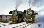 Beim "Klassenfeind" im damaligen DB-Grenzbahnhof Büchen begegnen sich die DR-Loks 03 042 (Bw Wittenberge) und 50 4074 aus Hagenow Land. Die 03 wurde bereits am 20.04.1968 abgestellt, aber erst 6 Jahre später am 18.06.1974 ausgemustert. (18.12.1967) <i>Foto: Robin Fell</i>