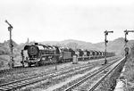 44 0093 (ex 44 1093) vom Bw Sangerhausen mit dem um Stunden verspäteten leeren Gipszug Gdg 56406 von Wolfen nach Niedersachswerfen in Blankenheim (b. Sangerhausen). (28.07.1979) <i>Foto: Michael Malke</i>