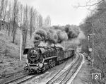 Aus dem Blankenheimer Tunnel kommend fährt die Sangerhäuser 44 0040-4 (44 1040) in den Bahnhof Blankenheim (Kr Sgh) ein. (29.04.1979) <i>Foto: Michael Malke</i>