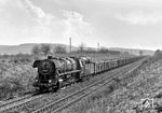 44 0106 rollt mit Lgg 58813 aus Wismar zwischen Riestedt und Sangerhausen zu Tal. Im Hintergrund ist die Blockstelle Steinberg zu erkennen. (29.03.1979) <i>Foto: Michael Malke</i>
