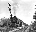 44 0106 (ex 44 1106 vom Bw Sangerhausen) mit Lgg 58813 am Einfahrsignal von Blankenheim (Kr Sgh). (29.09.1981) <i>Foto: Michael Malke</i>