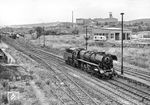 44 0018 (ex 44 1018 vom bw Sangerhausen) kehrt nach einem Schiebediensteinsatz nach Sangerhausen zurück. (17.07.1975) <i>Foto: Michael Malke</i>