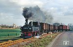99 1754 mit Ng 66980 an der Nebitzschner Straße bei Mügeln auf dem Weg nach Glossen. Links ist die evangelische Marienkirche von Altmügeln zu sehen. (09.11.1989) <i>Foto: Wolfgang Bügel</i>