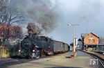 99 1735 wartet mit P 14482 nach Jonsdorf im Abzweigbahnhof Bertsdorf auf den Anschlusszug aus Zittau. (10.11.1989) <i>Foto: Wolfgang Bügel</i>