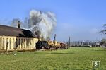 99 1776 dampft mit Ng 67282 vor der Zittauer Stadtkulisse in Zittau Vorstadt vorbei. (11.11.1989) <i>Foto: Wolfgang Bügel</i>