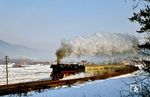 44 1093 mit D 950 (Görlitz - Arnstadt - Meiningen) am ehemaligen Bk Siegelbach bei Plaue (Thür). (21.02.1991) <i>Foto: Hans-Jürgen Müller</i>