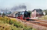 01 2204 fährt mit P 3025 nach Saalfeld aus dem Bahnhof Bad Köstritz.  (03.09.1980) <i>Foto: Joachim Schmidt</i>