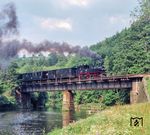 99 1582 mit P 14287 nach Jöhstadt auf der dreischienen Zschopaubrücke (Normalspur und Schmalspur) in Wolkenstein. (04.06.1983) <i>Foto: Joachim Schmidt</i>