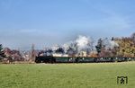 Auf dem Weg nach Bertsdorf befindet sich 99 1735 mit P 14180 nach Kurort Jonsdorf hinter Olbersdorf-Niederdorf. (11.11.1989) <i>Foto: Wolfgang Bügel</i>