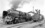 Am Tag des Eisenbahners 1979 trafen sich im Bw Nossen 50 1002 und die DR-Traditionslok 03 001. (06.1979) <i>Foto: Karsten Risch</i>