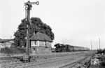 Mit einer Sonderfahrt verabschiedete die Rbd Magdeburg die letzten Loks der Baureihe 03. 03 2117 fährt mit dem DMV-Sonderzug in Frose ein. Das Stellwerk wurde nach der Außerbetriebnahme zu einer Ferienwohnung umgestaltet. (25.08.1979) <i>Foto: Karsten Risch</i>