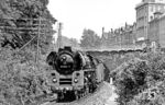 01 1514 fährt vor P 8015 (Gera - Saalfeld) nach Pößneck ein. (1980) <i>Foto: Karsten Risch</i>