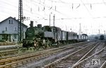 91 1802 mit einem Spritzzug zur Unkrautbekämpfung in Zwickau Hbf. Interessant ist auch der zum Bahndienstwagen umgebaute lange ehemalige sächsische 3-achsige Personenwagen. (06.1967) <i>Foto: Robin Fell</i>