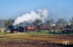 99 1586 dampft mit Ng 66960 aus Oschatz durch Schweta. (12.11.1989) <i>Foto: Wolfgang Bügel</i>