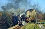 99 1542 mit Ng 66964 kurz vor dem Oschatzer Südbahnhof. (12.11.1989) <i>Foto: Wolfgang Bügel</i>