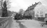 99 1568 rangiert über die Hauptstraße in Schönheide Mitte. (04.1976) <i>Foto: Burkhard Wollny</i>