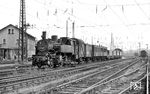 91 1802 mit einem Spritzzug zur Unkrautbekämpfung in Zwickau Hbf, in dem auch ein zum Bahndienstwagen umgebauter ehemaliger sächsischer 3-achsiger Personenwagen eingereiht war. (06.1967) <i>Foto: Robin Fell</i>