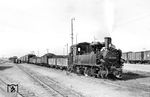 99 553 vor dem gut ausgelasteten GmP 9201 nach Putbus im Bahnhof Altefähr. (20.08.1966) <i>Foto: Gerd Wolff</i>