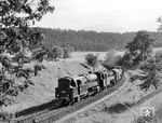 Mit einem Güterzug aus Eisfeld rollen 95 0030 und 95 0036 durch die große Kurve bei Bachfeld. (14.09.1974) <i>Foto: Michael Malke</i>