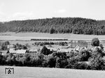 Eine 95er mit einem Bi-Wagenzug nach Eisfeld bei Rauenstein. (14.09.1974) <i>Foto: Michael Malke</i>