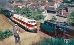 Während in Eisenach V 180 103 (Bw Eisenach) mit einer Erfurter 01.5 vor einem "Interzonenzug" Anlauf für die Steigung nach Förtha nimmt, kommt ihnen 44 837 vom Bw Gotha entgegen. (1967) <i>Foto: Johannes Leichsenring</i>