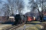 99 7235 fährt mit P 14445 nach Benneckenstein in den Haltepunkt Wernigerode Kirchstraße (heute Wernigerode Hochschule Harz) ein. Die Lok war nach Ende der Schmalspurbahn Eisfeld - Schönbrunn im Jahr 1973 in den Harz versetzt worden. (21.02.1990) <i>Foto: Wolfgang Bügel</i>