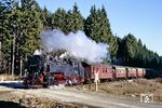 Hinter Drei Annen Hohne befindet sich 99 7244 mit P 14403 auf der Fahrt nach Elend. (22.02.1990) <i>Foto: Wolfgang Bügel</i>