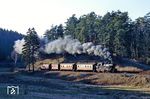 Im letzten Licht ist 99 6001 mit P 69717 nach Harzgerode unterwegs. Die am 10. März 2003 fertiggestellte Kläranlage hat das Landschaftsbild hier mittlerweile völlig verändert. (22.02.1990) <i>Foto: Wolfgang Bügel</i>