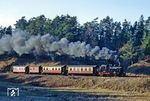 Die 1939 bei Krupp in Essen gebaute 99 6001 blieb bei der Nordhausen-Wernigeroder Eisenbahn-Gesellschaft (NWE) ein Einzelstück. Gleich wird sie mit P 69717 aus Gernrode den Zielbahnhof Harzgerode erreichen. (22.02.1990) <i>Foto: Wolfgang Bügel</i>
