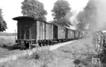 Der bunt zusammengewürfelte GmP 9201 von Altefähr nach Putbus im Haltepunkt Karnitz. (20.08.1966) <i>Foto: Gerd Wolff</i>